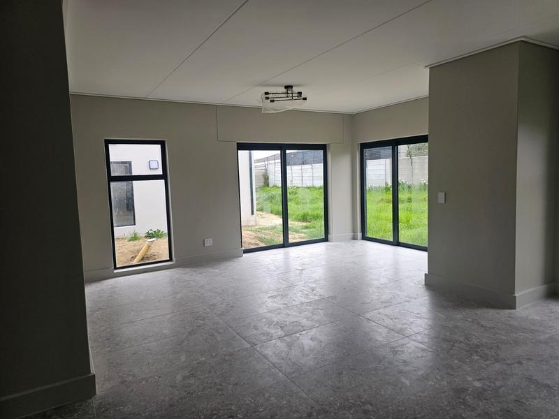 To Let 3 Bedroom Property for Rent in Uitzicht Western Cape